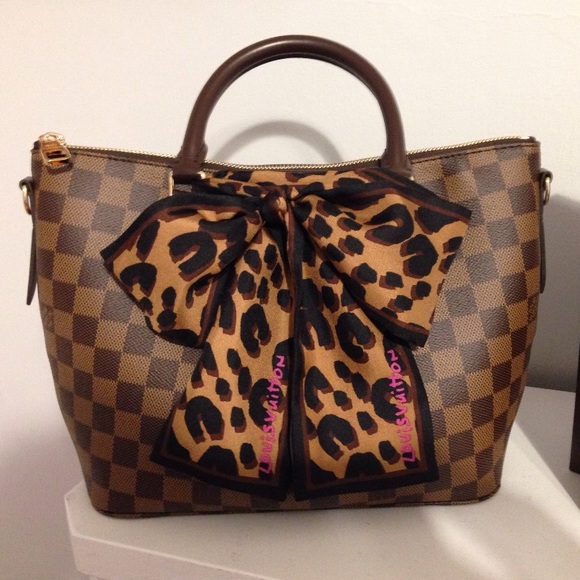 Louis Vuitton Accessories - Authentic Louis Vuitton leopard bandeau twilly